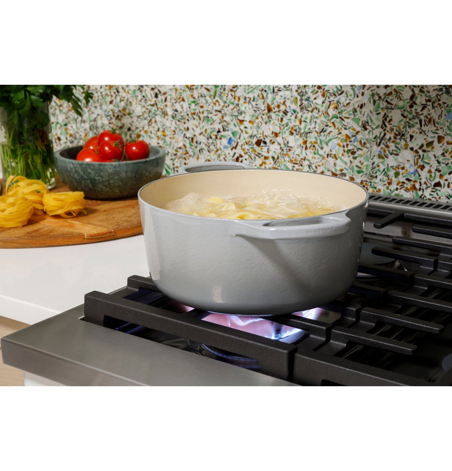 CAFÉ™ 48" Smart Dual-Fuel Commercial-Style Range with 6 Burners and Griddle (Natural Gas)