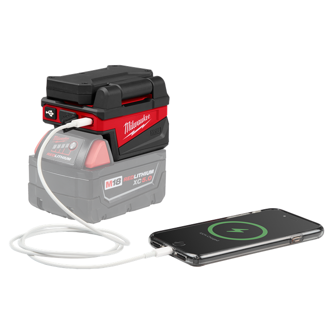 Milwaukee M18 REDLITHIUM XC5.0 battery pack with USB charging connected to smartphone, ideal for tools and home improvement
