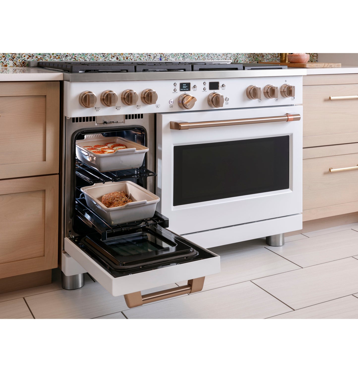 CAFÉ™ 48" Smart Dual-Fuel Commercial-Style Range with 6 Burners and Griddle (Natural Gas)