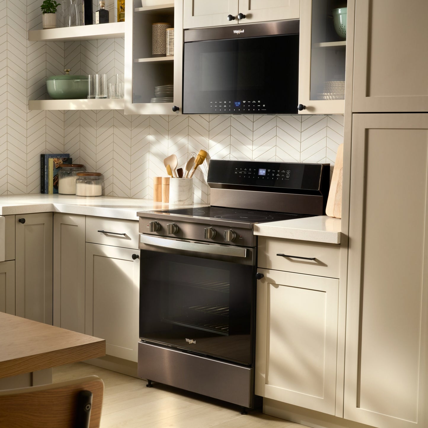 30-inch Electric Smart Range with Advanced Air Cooking Technology and WipeClean™ Coating