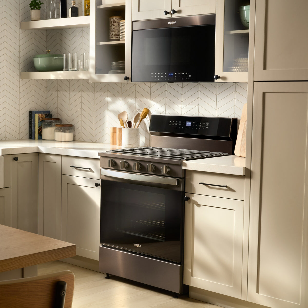 30-inch Smart Gas Range with Air Cooking Technology, No Preheat Air Fry, Steam/Self Clean and High Speed Preheat