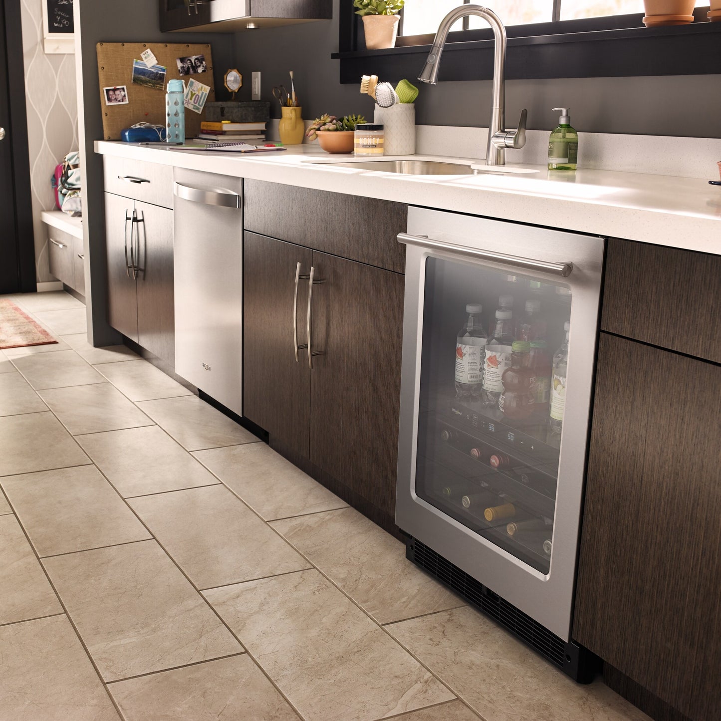 24-inch Wide Undercounter Beverage Center with Towel Bar Handle- 5.2 cu. ft.