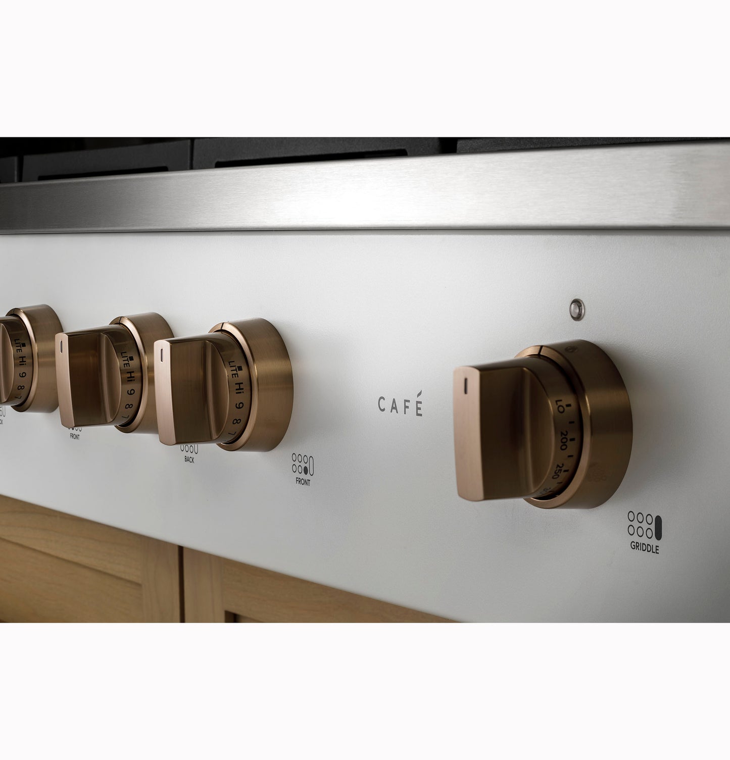CAFÉ™ 48" Commercial-Style Gas Rangetop with 6 Burners and Integrated Griddle (Natural Gas)