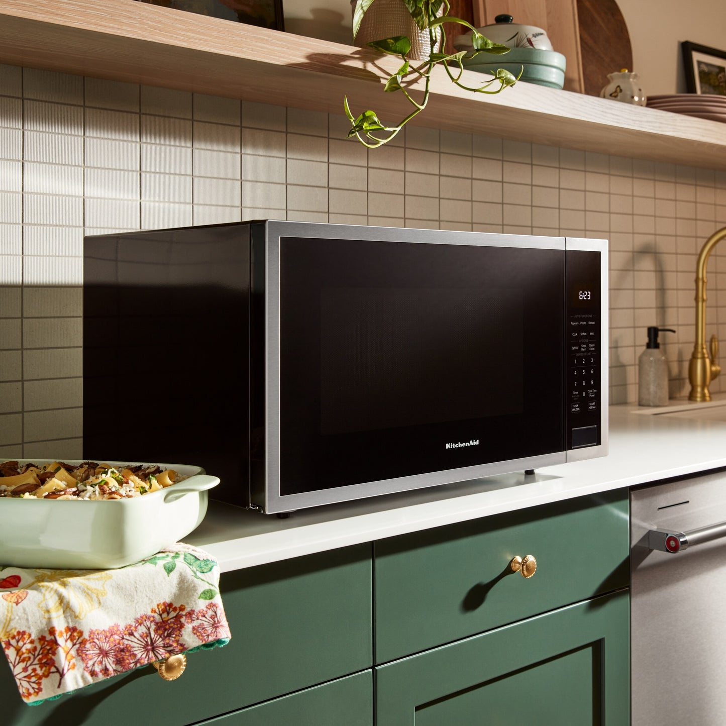 2.2 Cu. Ft. Countertop Microwave