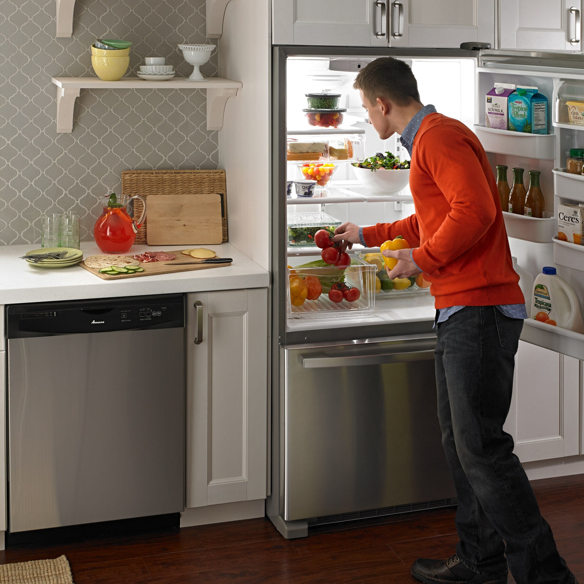 33-inch Wide Bottom-Freezer Refrigerator with EasyFreezer™ Pull-Out Drawer - 22 cu. ft. Capacity