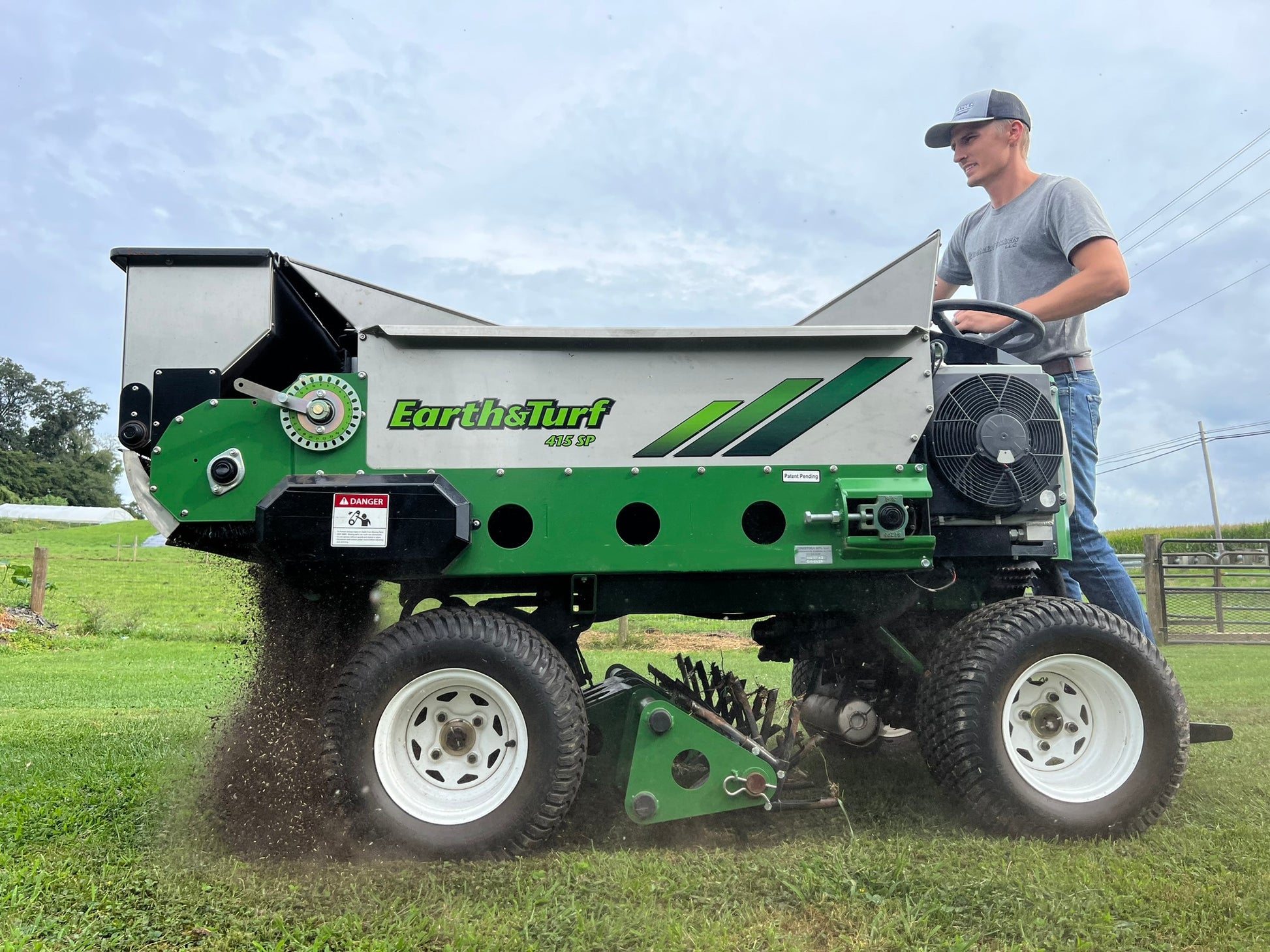 Carhartt Earth & Turf 415SP Top Dresser – Powerful & Precise – Hartville  Hardware
