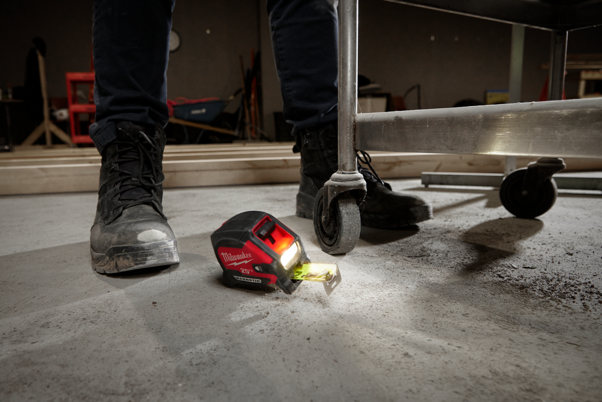 Milwaukee 25' Magnetic Tape Measure w/ Rechargeable 100L Light